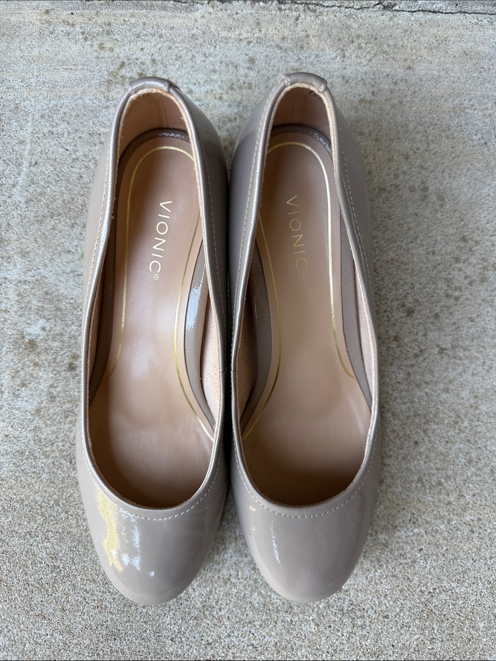 Vionic Carmel Patent Block Heel Pumps in Taupe - Picture 6 of 9